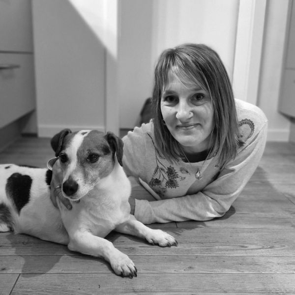 Porträt Sindy Hornemann mit Hund